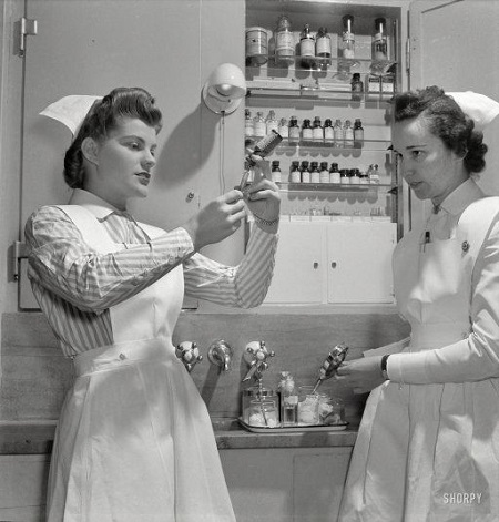 Nurses-in-training-vintage-photo